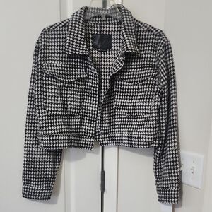 Elegant Black and White Houndstooth Blazer